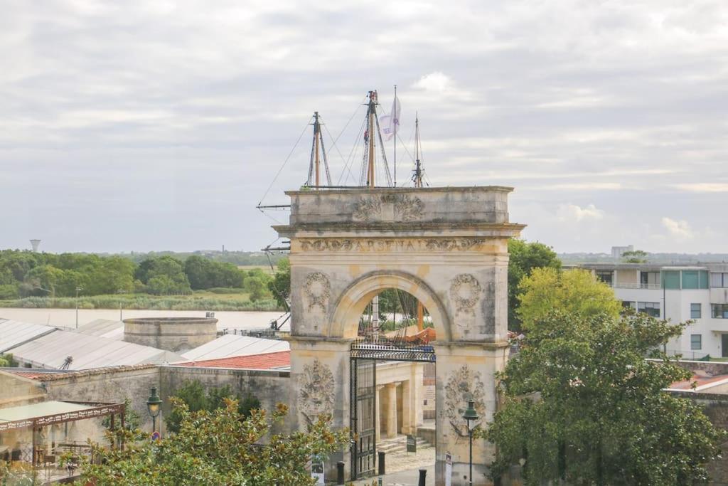 Cote Cour - Appartement En Plein Centre-Ville & Proche Des Thermes Rochefort (Charente-Maritime) Exterior foto