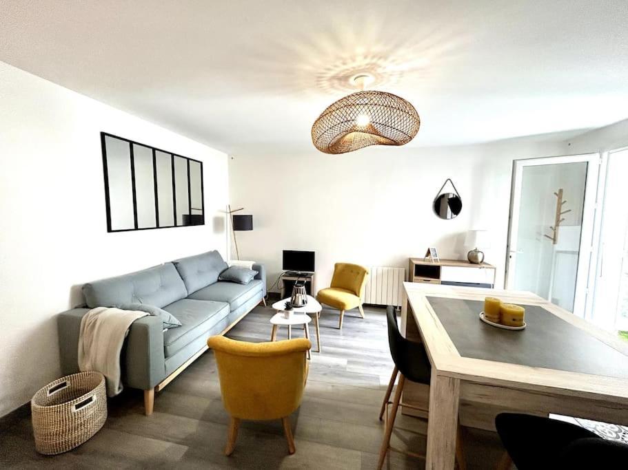 Cote Cour - Appartement En Plein Centre-Ville & Proche Des Thermes Rochefort (Charente-Maritime) Exterior foto