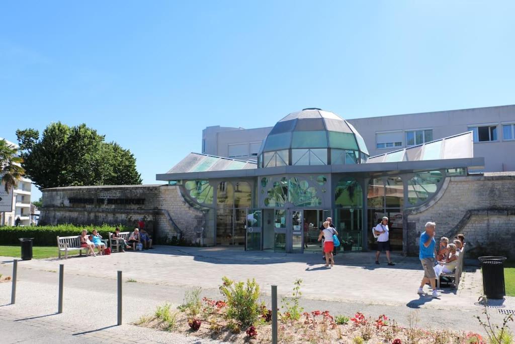 Cote Cour - Appartement En Plein Centre-Ville & Proche Des Thermes Rochefort (Charente-Maritime) Exterior foto