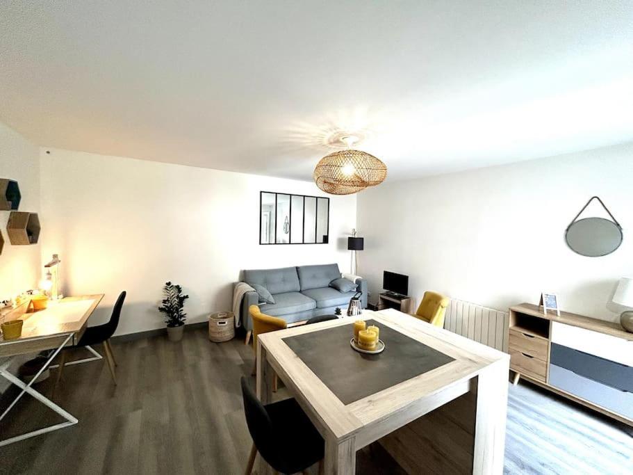 Cote Cour - Appartement En Plein Centre-Ville & Proche Des Thermes Rochefort (Charente-Maritime) Exterior foto