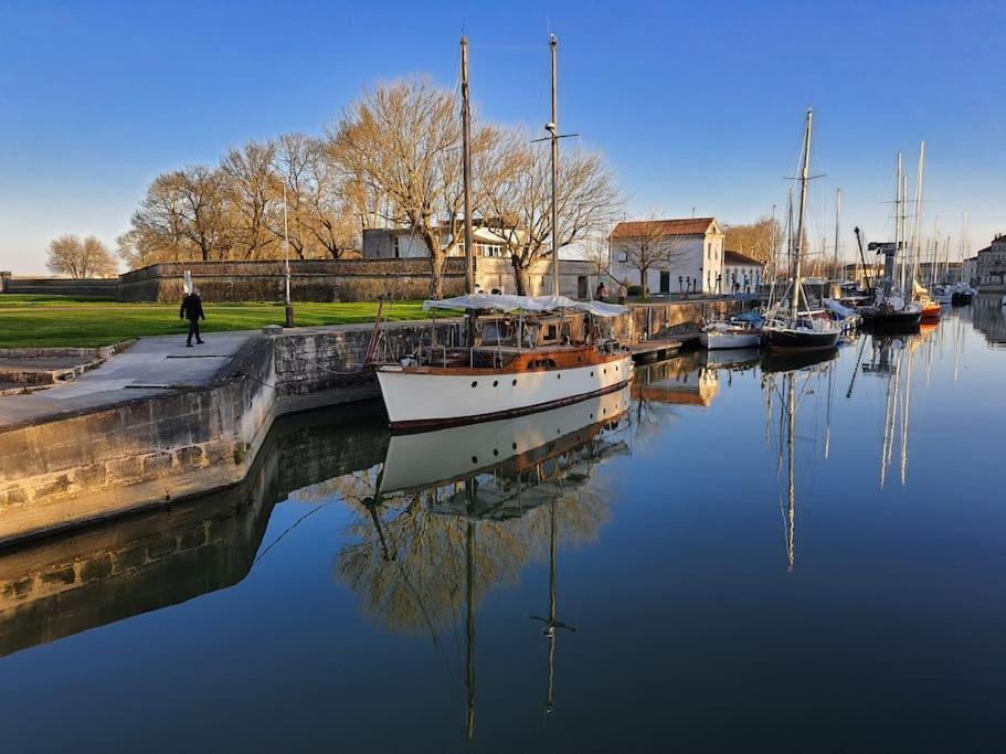 Cote Cour - Appartement En Plein Centre-Ville & Proche Des Thermes Rochefort (Charente-Maritime) Exterior foto